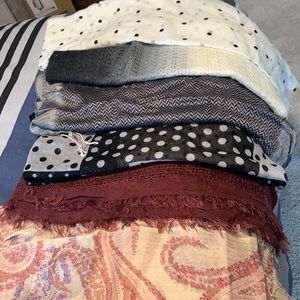 Women’s scarves. Like new. 6 total.